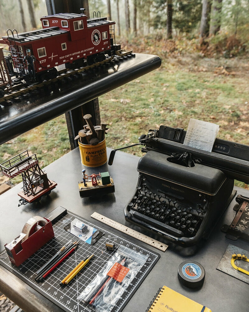 olson kundig architects’ mobile ‘maxon studio’ rolls into the forest on railroad tracks