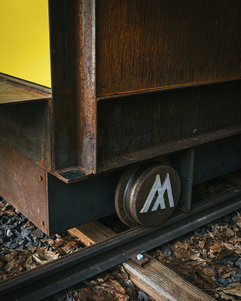 olson kundig architects’ mobile ‘maxon studio’ rolls into the forest on railroad tracks