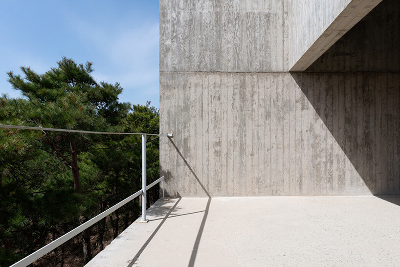 discover álvaro siza’s concrete pavilions in south korea through william mulvihill’s lens
