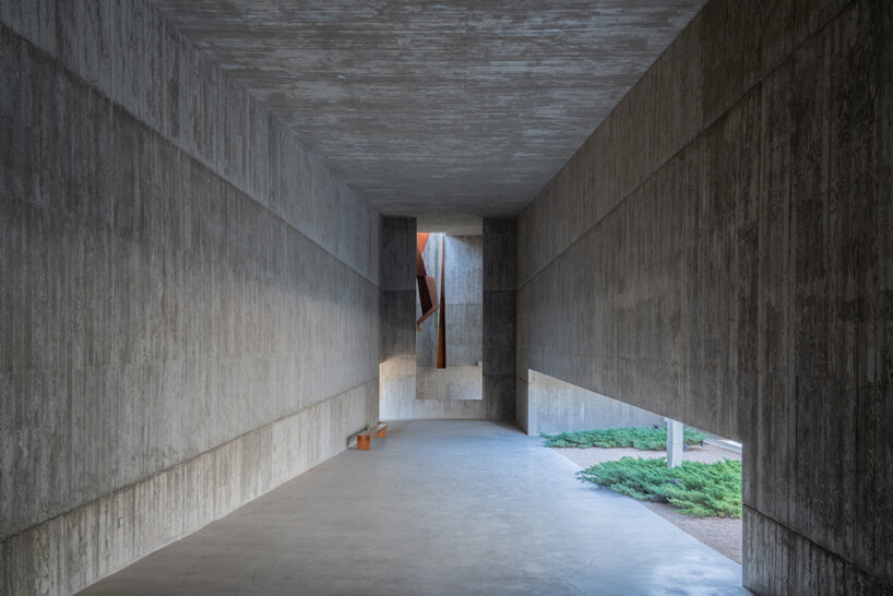 discover álvaro siza’s concrete pavilions in south korea through william mulvihill’s lens