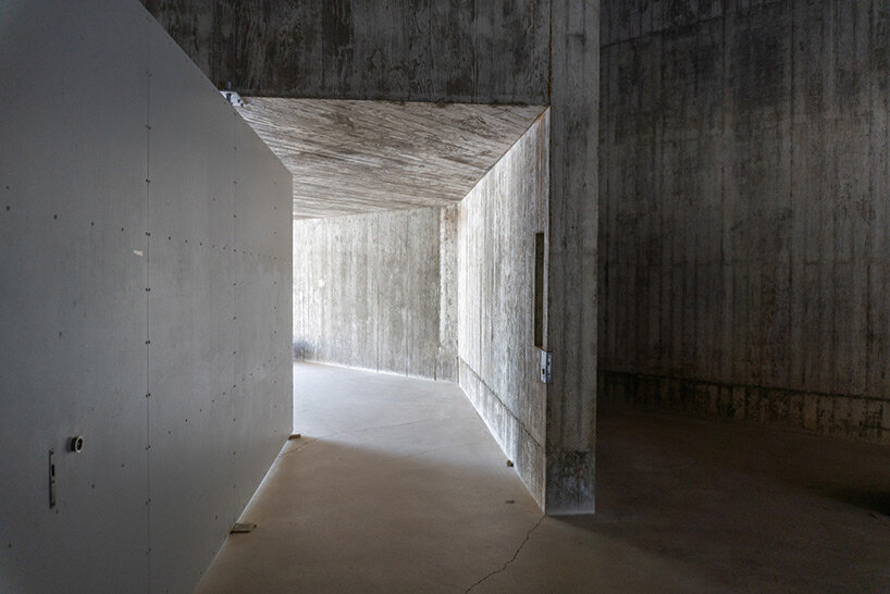 discover álvaro siza’s concrete pavilions in south korea through william mulvihill’s lens