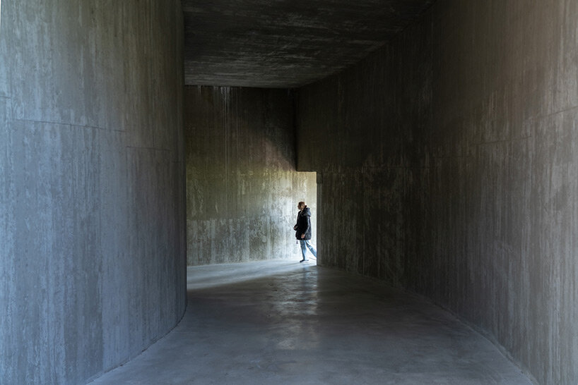 discover álvaro siza’s concrete pavilions in south korea through william mulvihill’s lens