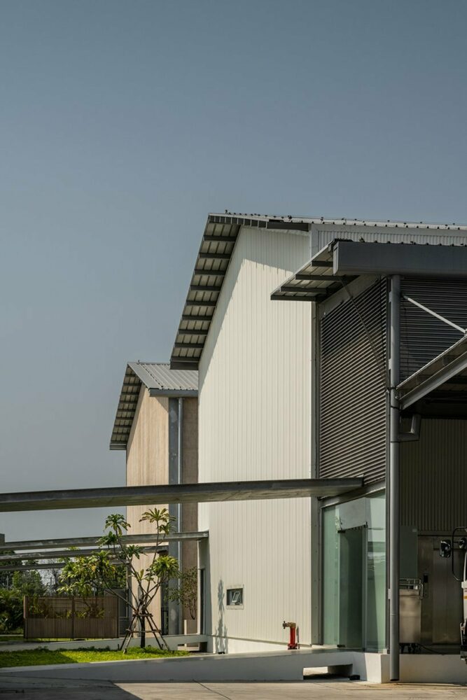 steel portal frames and ribbed concrete slabs expand factory’s premises in thailand