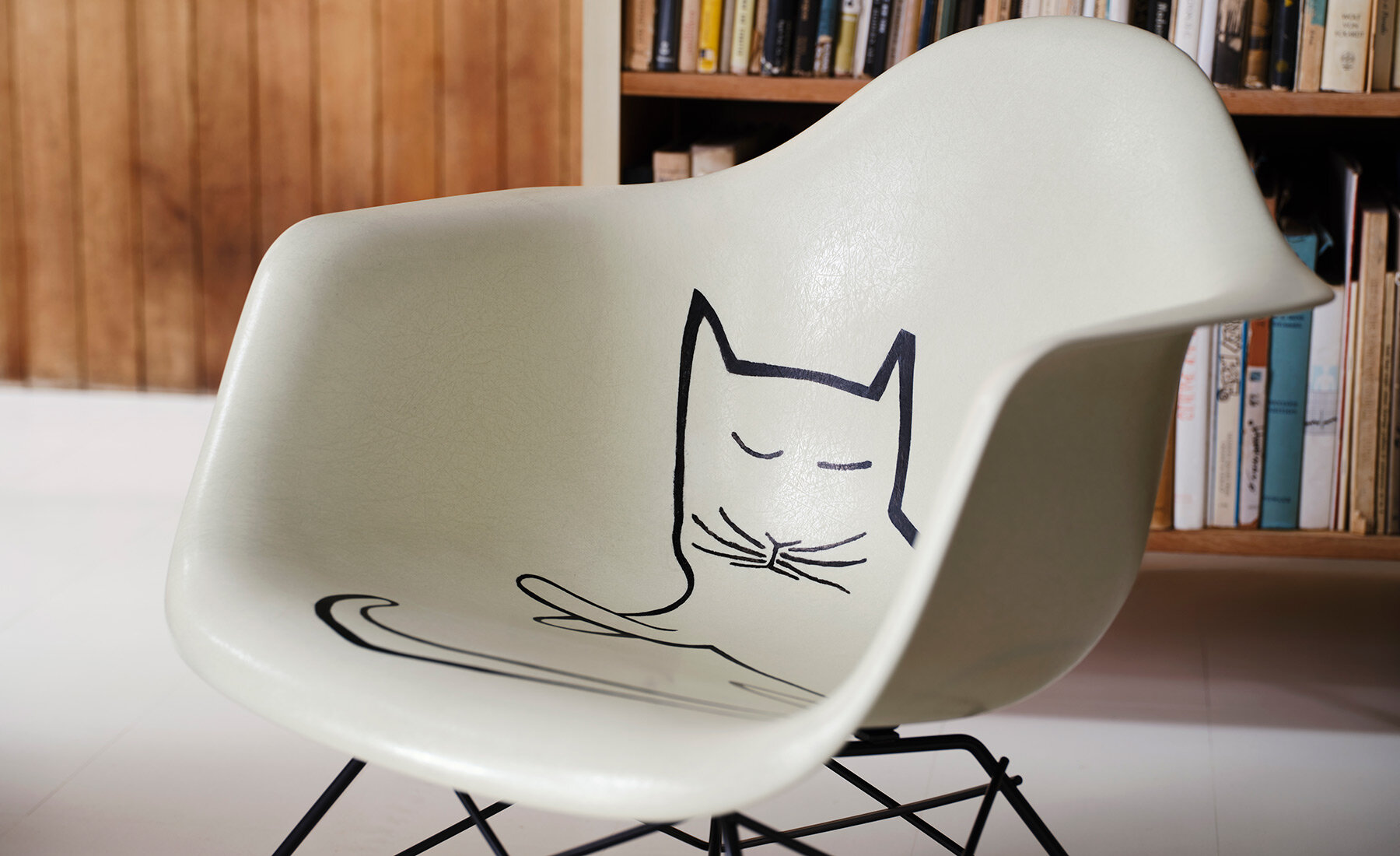 eames-fiberglass-armchair-steinberg-cat-vitra-designboom-02fullwidth