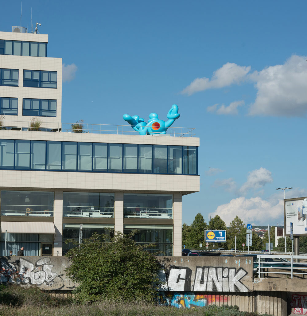 Point Bird at WPP Headquaters, Praha 2023 by Jan Kaláb Studio