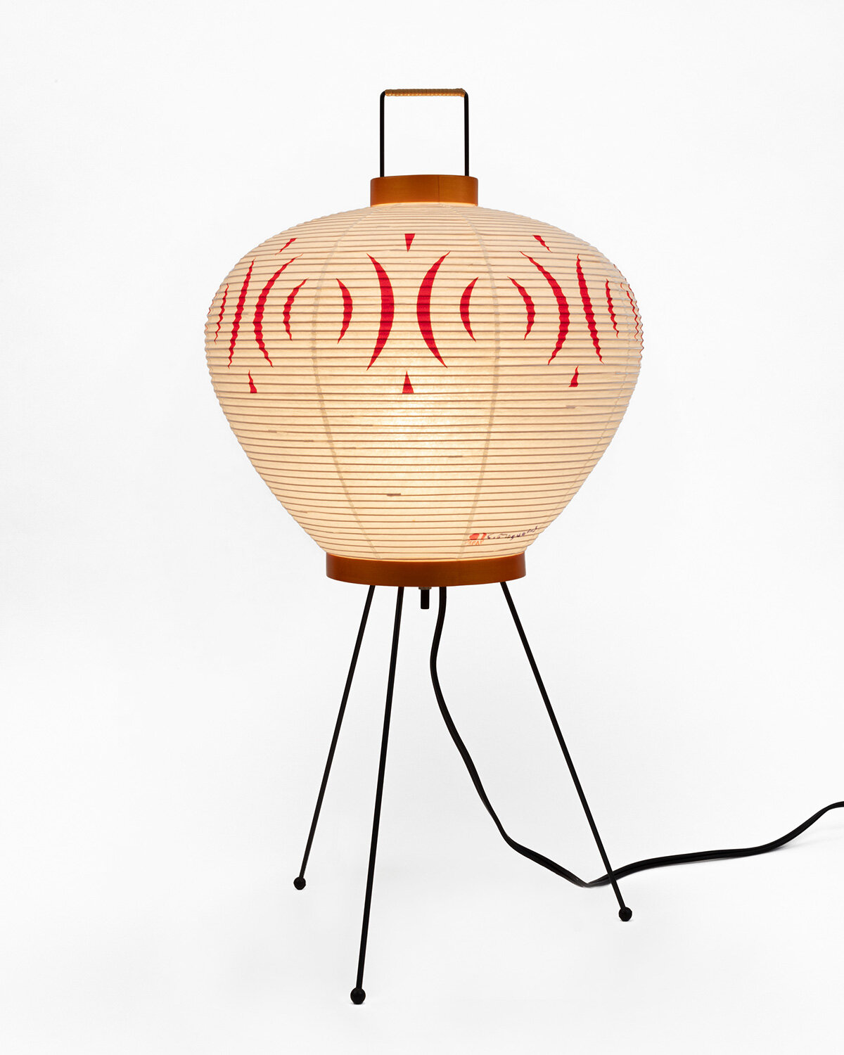 Isamu Noguchi, Akari 3AR, 1954. The Noguchi Museum Archives, 153712 | image by Kevin Noble c/o The Isamu Noguchi Foundation and Garden Museum, New York / ARS