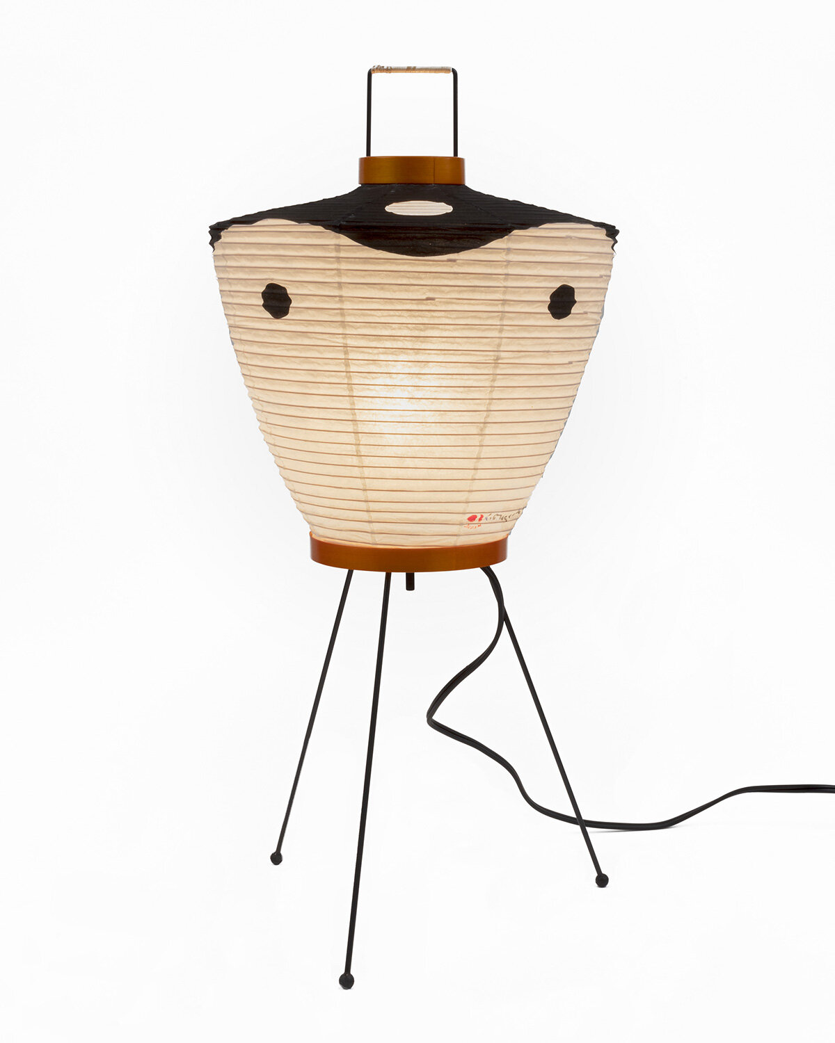 Isamu Noguchi, Akari 5AD, 1954. The Noguchi Museum Archives, 153714 | image by Kevin Noble c/o The Isamu Noguchi Foundation and Garden Museum, New York / ARS