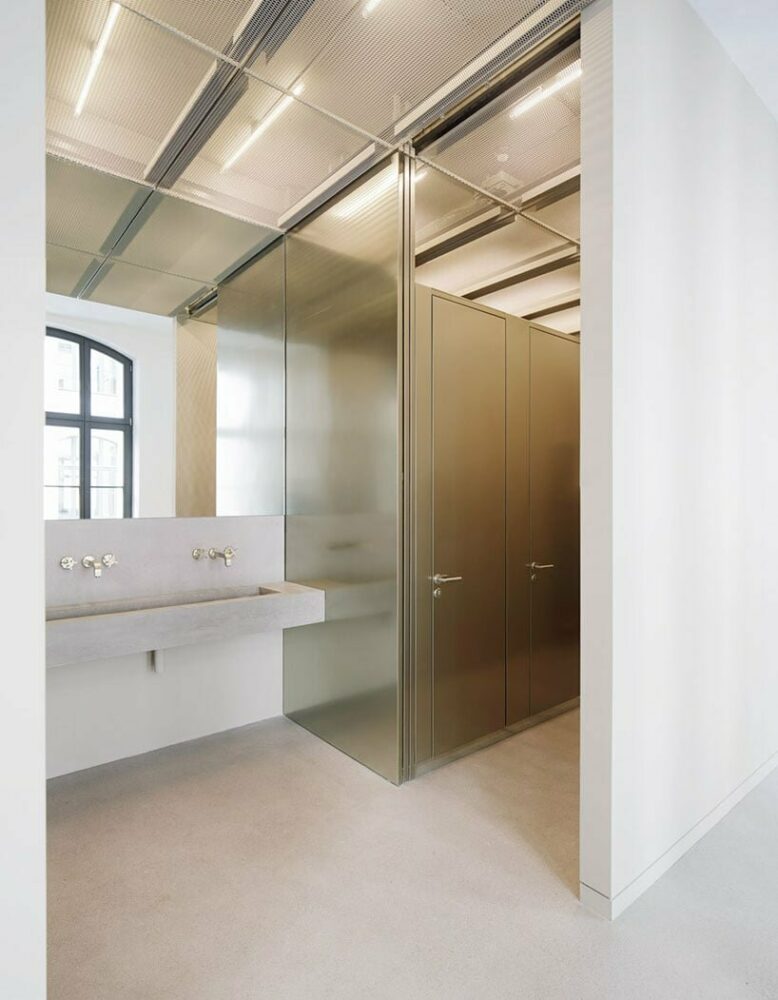 WC-box with customised concrete washbasin