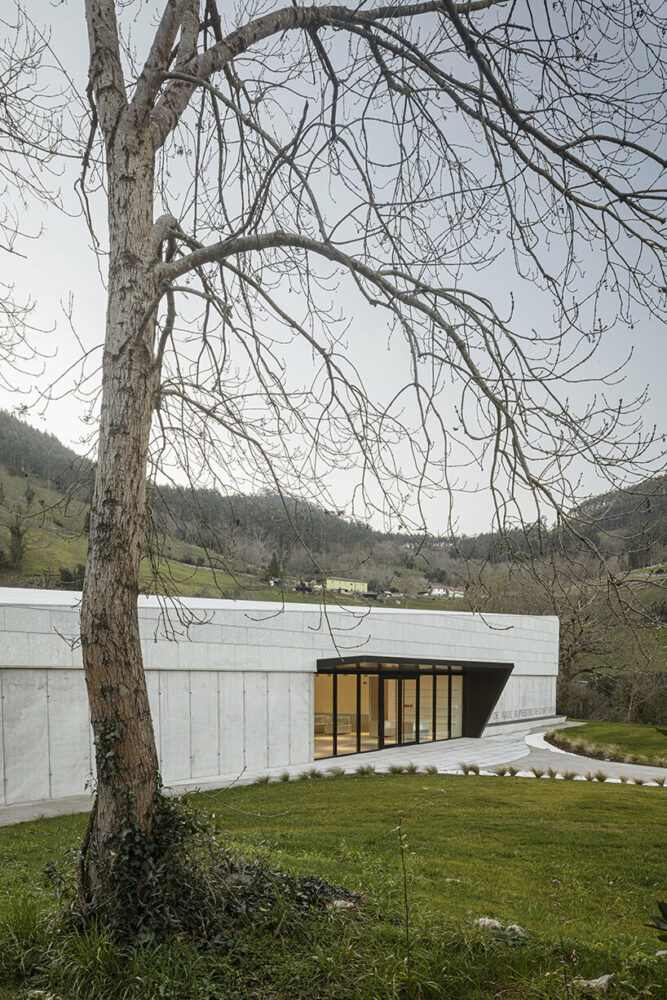 a folded stone roof crowns this visitor center in the spanish hillside