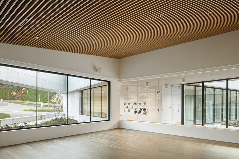 a folded stone roof crowns this visitor center in the spanish hillside