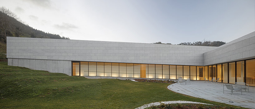 a folded stone roof crowns this visitor center in the spanish hillside