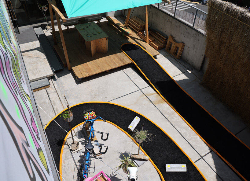 politics of living by dot architects spawns small autonomous spaces at TOTO GALLERY･MA 