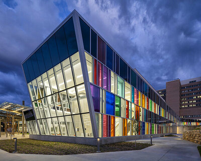 ambulatory care center, nebraska honors veterans using ribbon-colored vanceva color interlayers