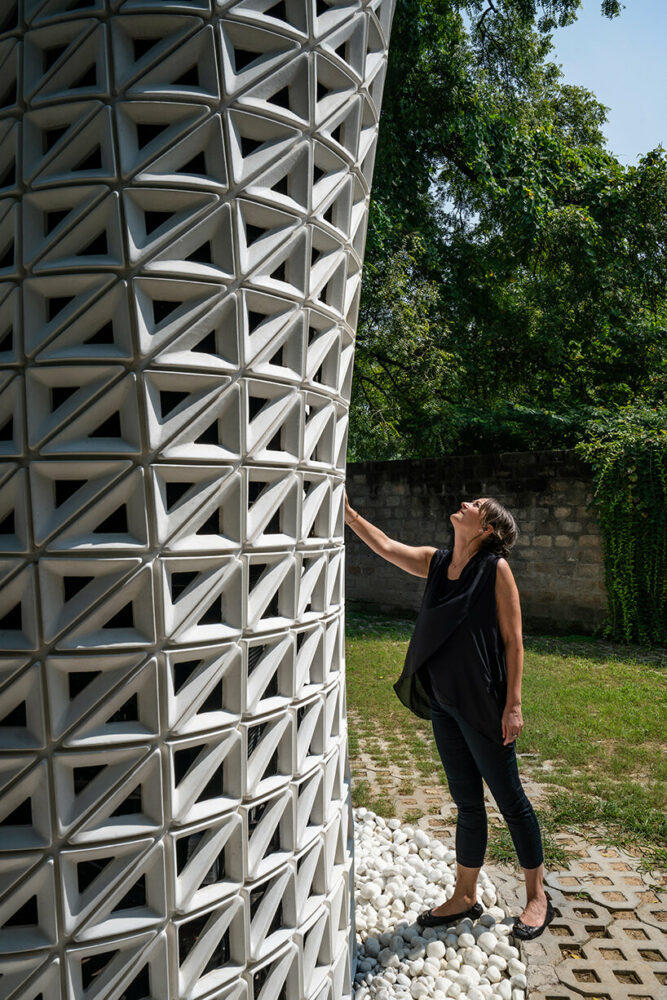 studio symbosis’ aerodynamic + multidirectional air purification tower emerges in new delhi