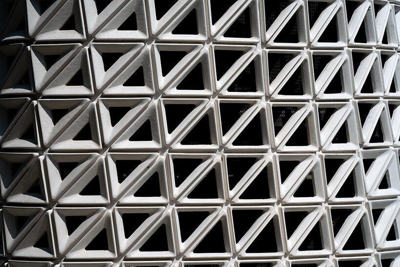 studio symbosis’ aerodynamic + multidirectional air purification tower emerges in new delhi