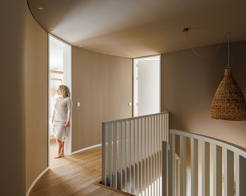 sandra micaela casinha’s ‘casa pátios de pétalas’ is a blossoming abode in portugal