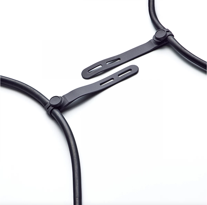 made of rubber, futto is a wearable support gear that helps users walk and improves posture