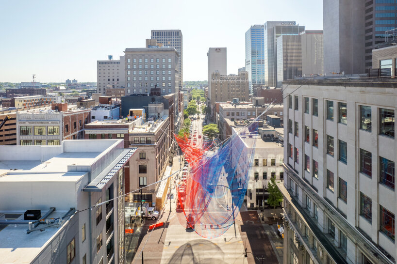 looming over columbus, 500,000 knots weave janet echelman’s lucid fiber tapestry ‘current’