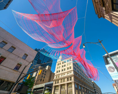 looming over columbus, 500,000 knots weave janet echelman's lucid fiber tapestry 'current'