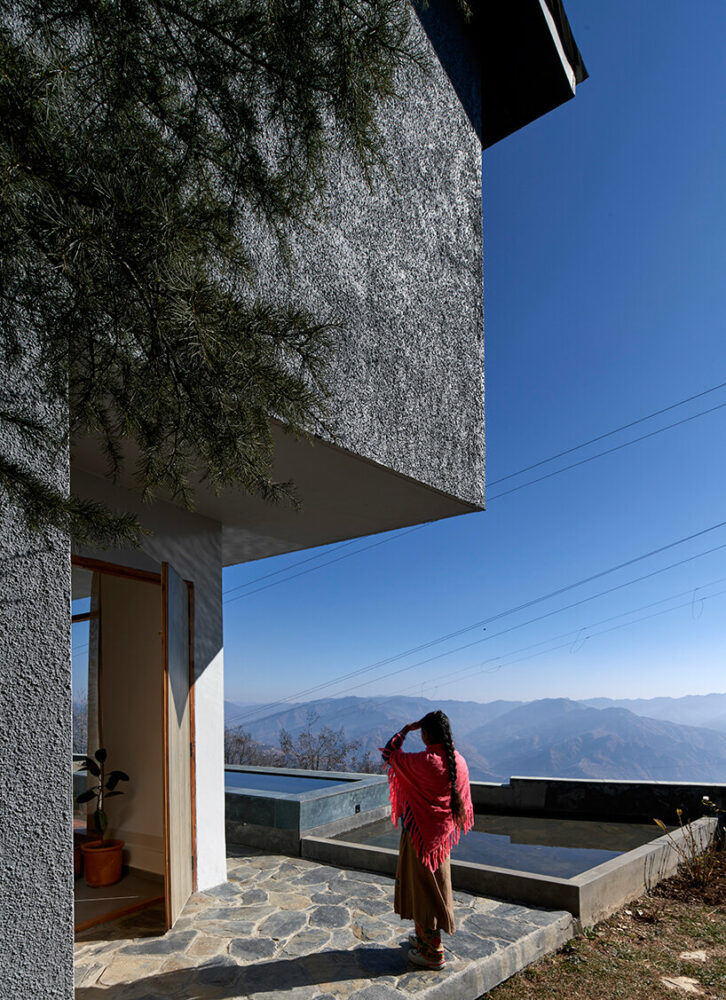 villa fagu with jagged roof ‘choreographs’ rainwater flow in arid western himalayas