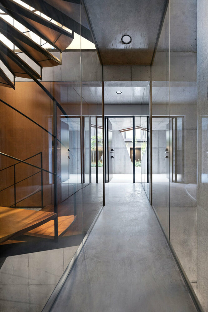 this home-office by ogawa architect design in japan evokes the ‘entrance to a small valley’