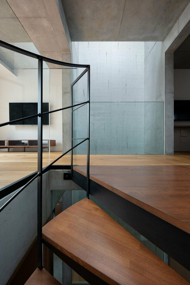 this home-office by ogawa architect design in japan evokes the ‘entrance to a small valley’