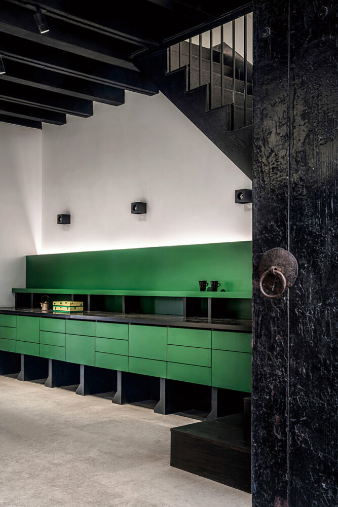 recalling the distinctive green water of the water transport post office