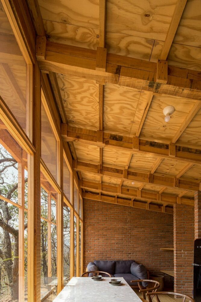 manuel cervantes estudio perches bioclimatic rural house in mexican woodlands