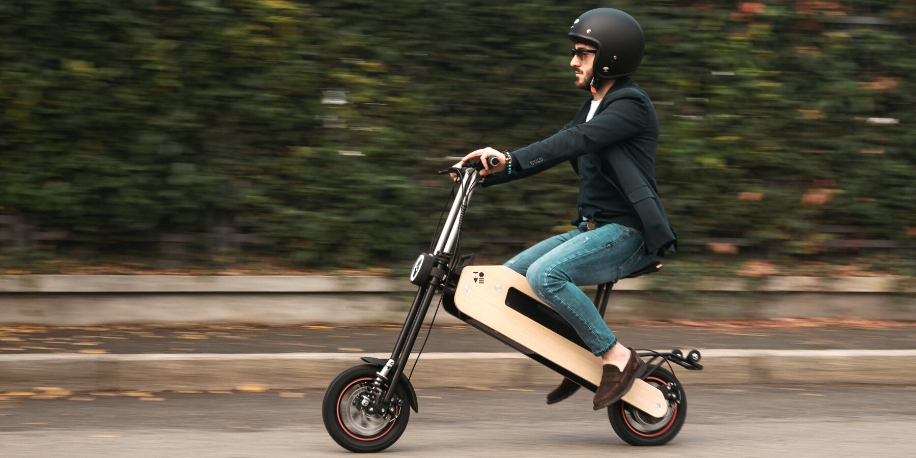 tom-electric-foldable-scooter-to-move-designboom-ban