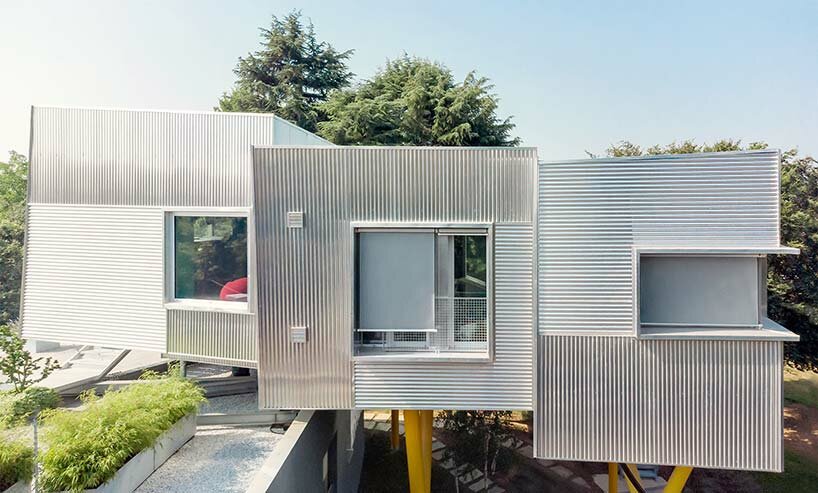 ELASTICOfarm hole house around