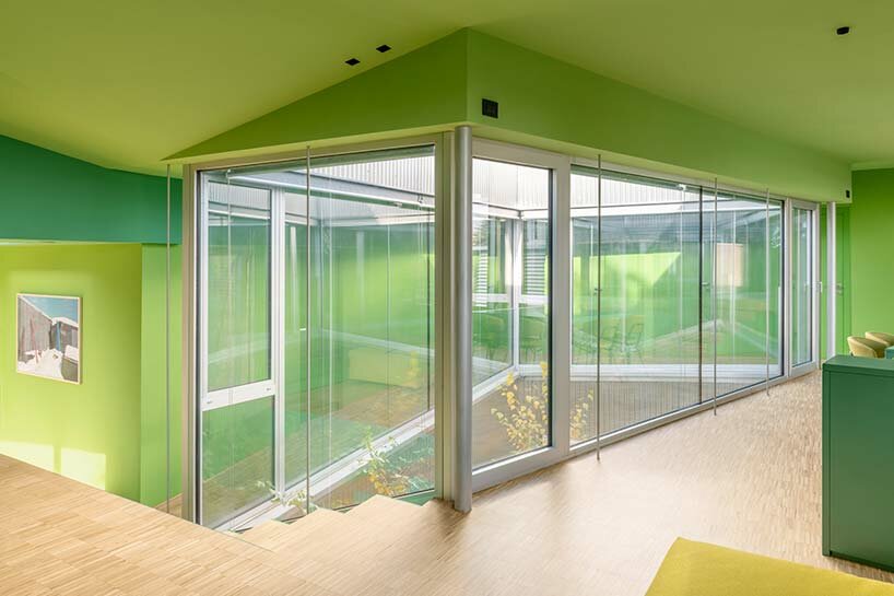 ELASTICOfarm hole house around