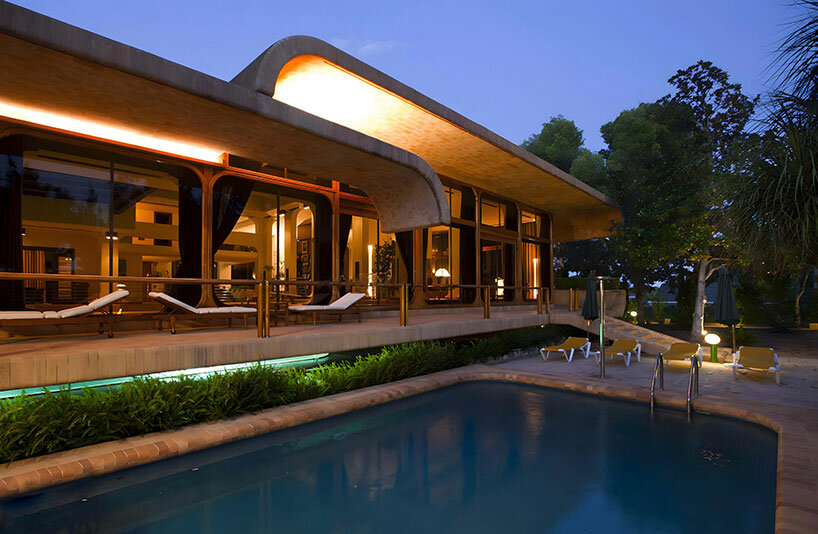 felipe pantone casa axis