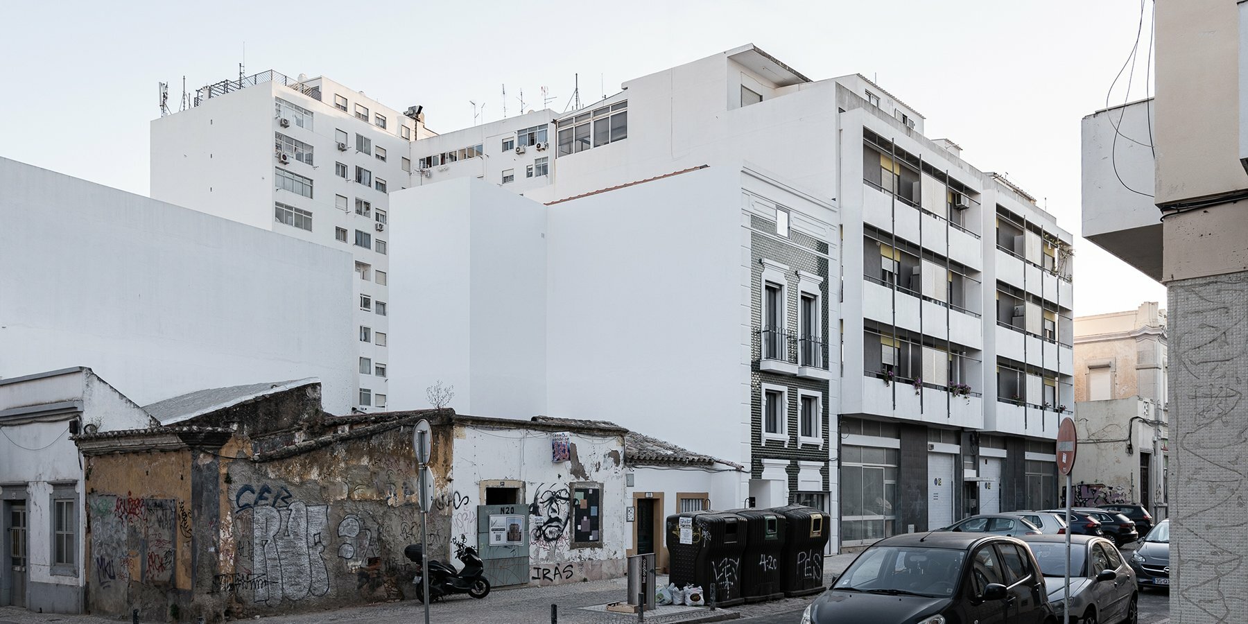 facade-fragments-inside-fake-facades-corpo-atelier-designboom-1800-2