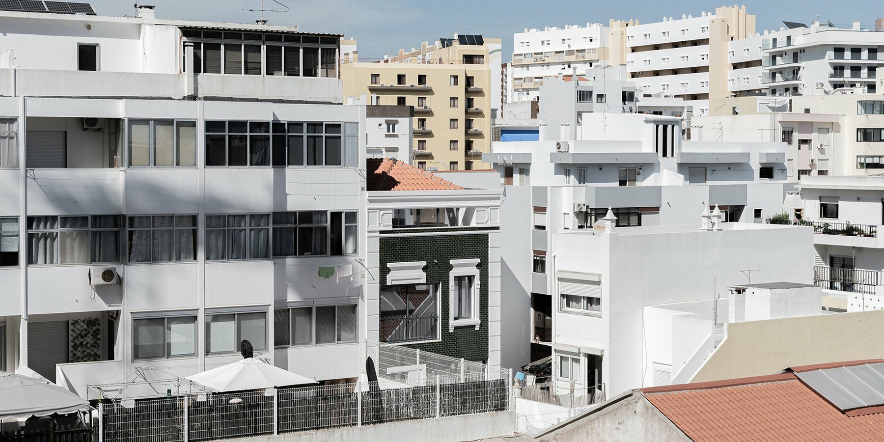 facade-fragments-inside-fake-facades-corpo-atelier-designboom-1800-3