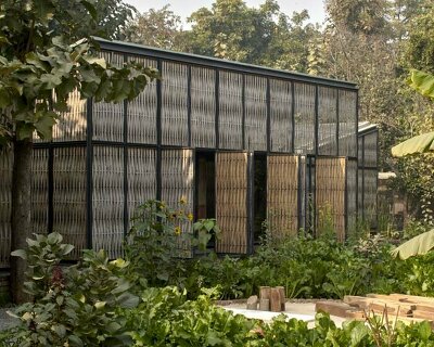 studio array wraps new dehli artist residency 'farm 8' in screens of woven bamboo