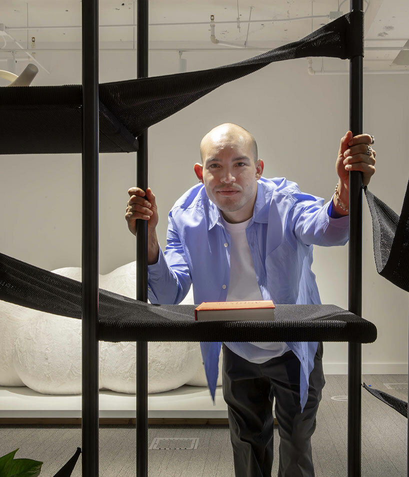 Maximiliano Rosiles with Split – 1 fragmented shelving