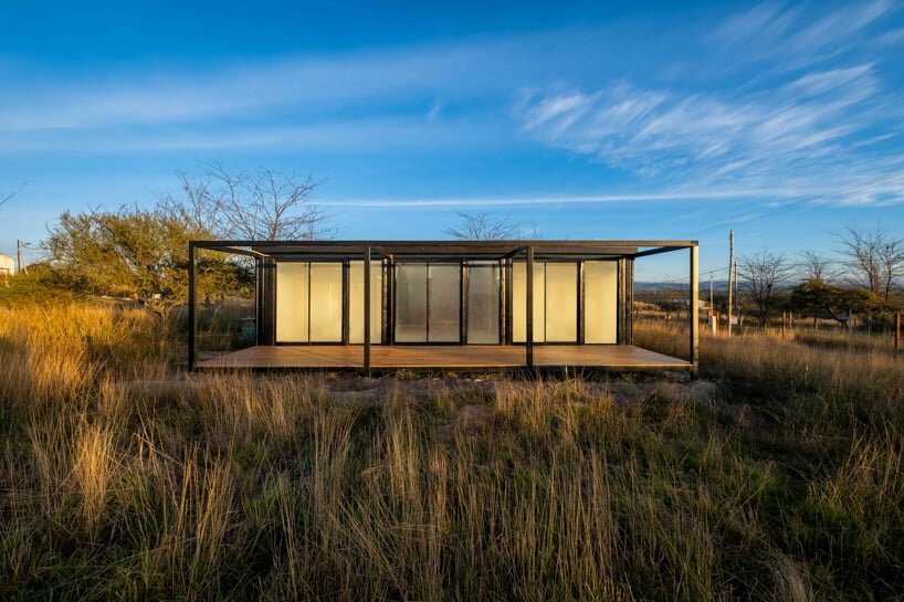 small house in argentina’s grasslands integrates temperature and climate self-regulation