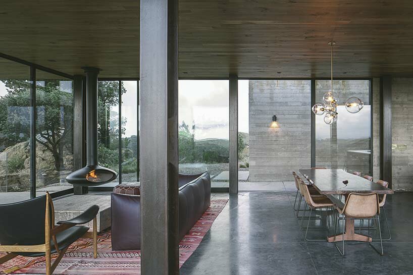 a grass-covered, off-grid guest house cantilevers over california’s pacific coast