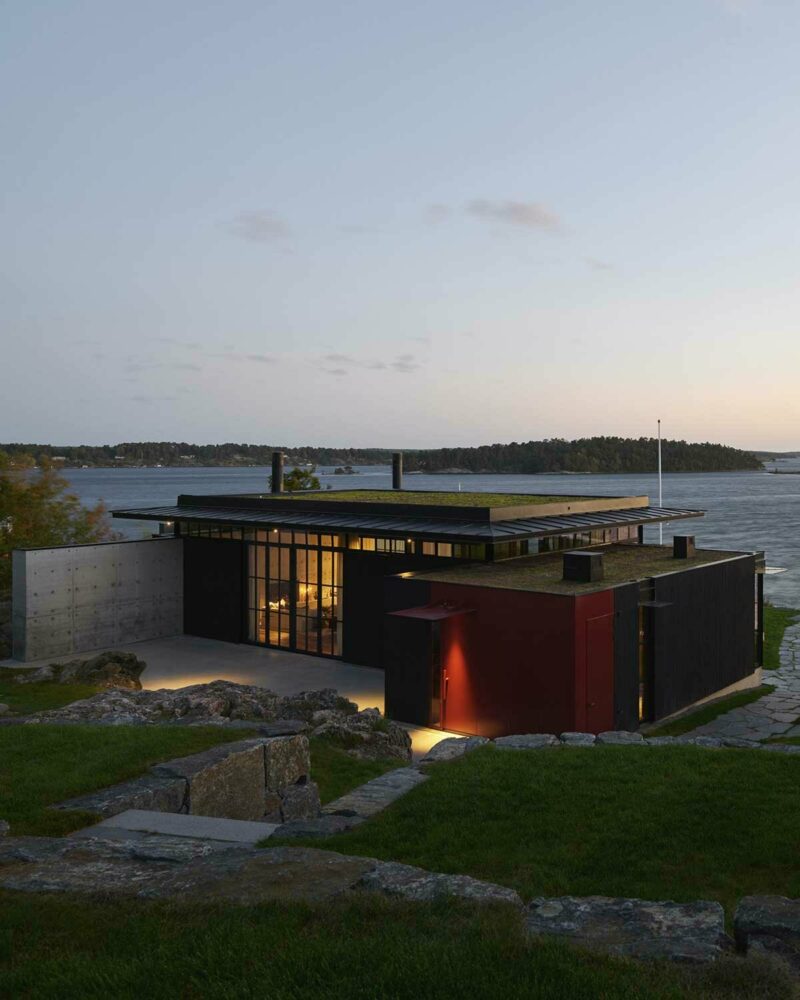 olson kundig embeds its dalarö house into sweden’s rocky coastline