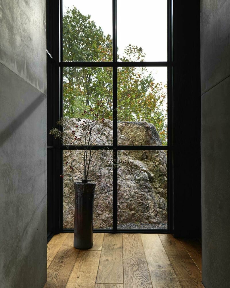 olson kundig embeds its dalarö house into sweden’s rocky coastline