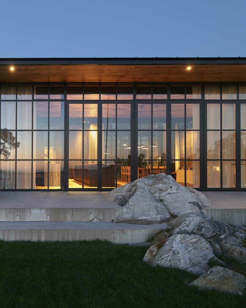 olson kundig embeds its dalarö house into sweden’s rocky coastline