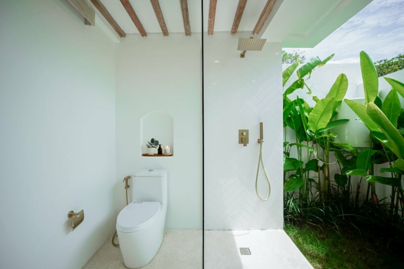 Bali’s warm weather year around allows for a semi-outdoor bathroom