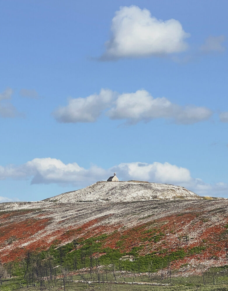 ronan bouroullec adorns restored chapel in monts d’arréel with minimal stone-sculpted altar