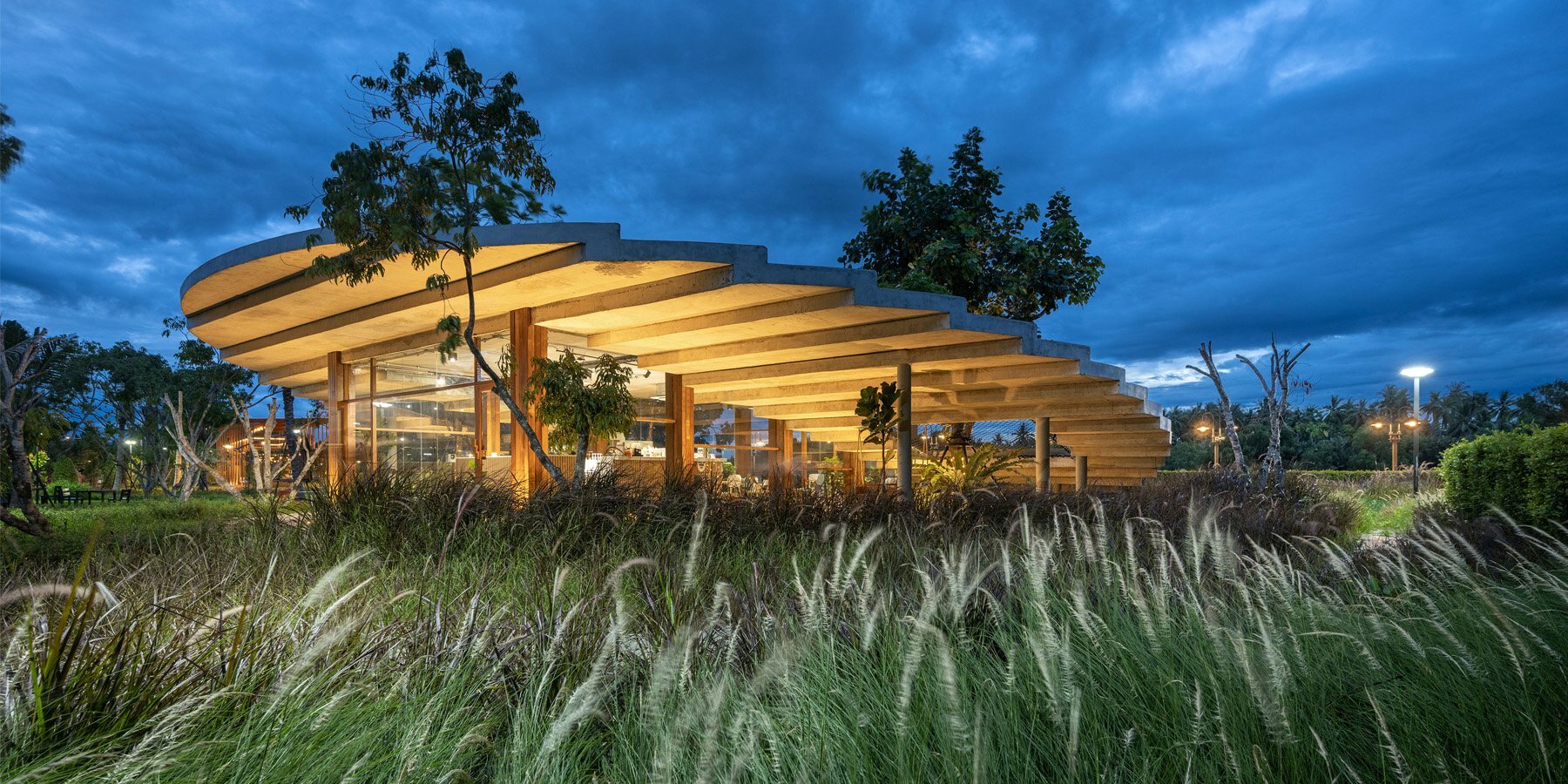 the-pomelo-amphawa-thailand-designboom-1800-3
