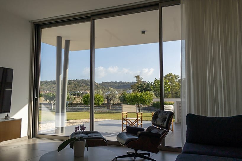 floor-to-ceiling windows in the living room expose the mountainscape