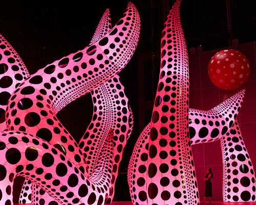 yayoi kusama's inflatable works take over manchester in 'you, me & the balloons' exhibition