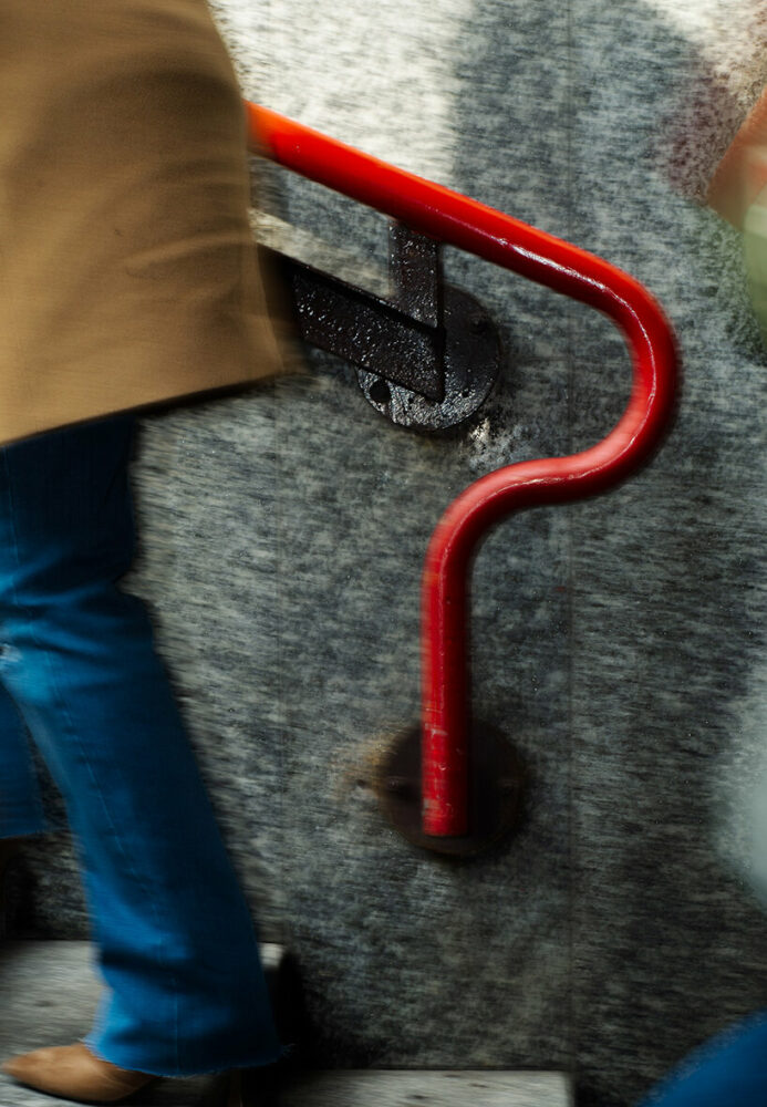 subway handrail designed by Albini-Helg | image © Erick Scaggiante