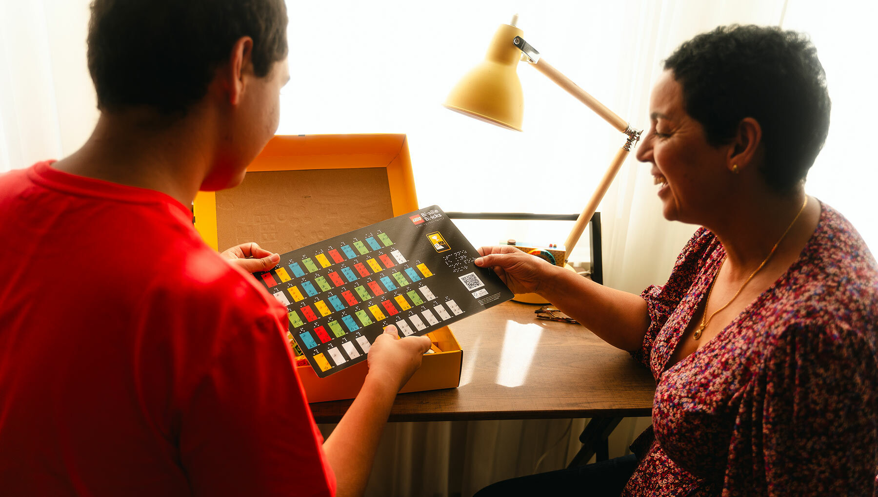 LEGO-braille-bricks-visually-impaired-children-designboom-07a