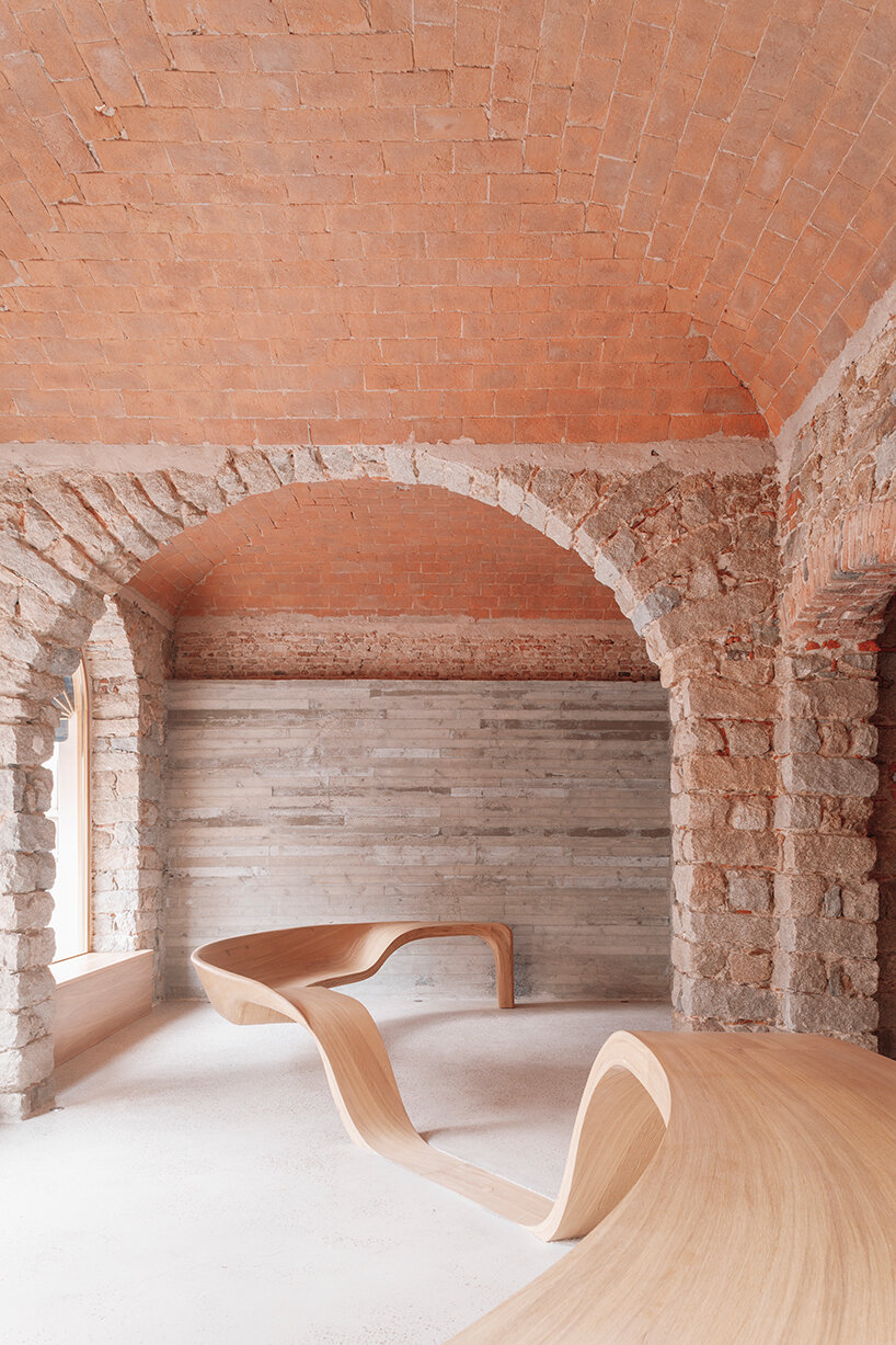 amelia tavella's curvilinear furniture-sculpture hybrid twists from seat to desk 