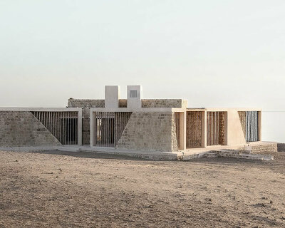 KAL builds this breathing beach house with fossilized coral in egypt